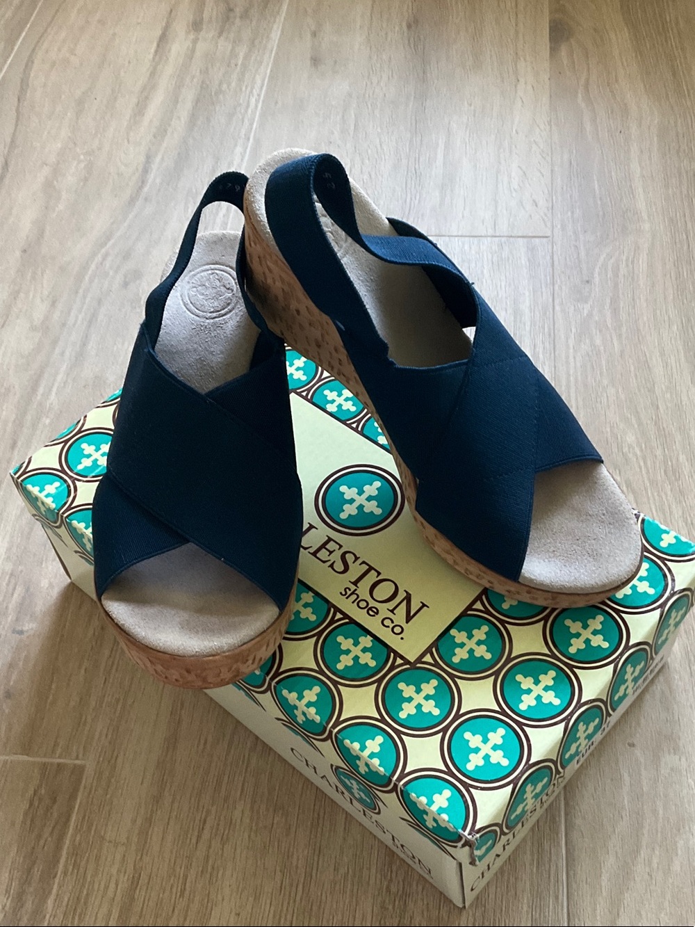 CHARLESTON SHOE CO. MED Platform Wedge Sandals